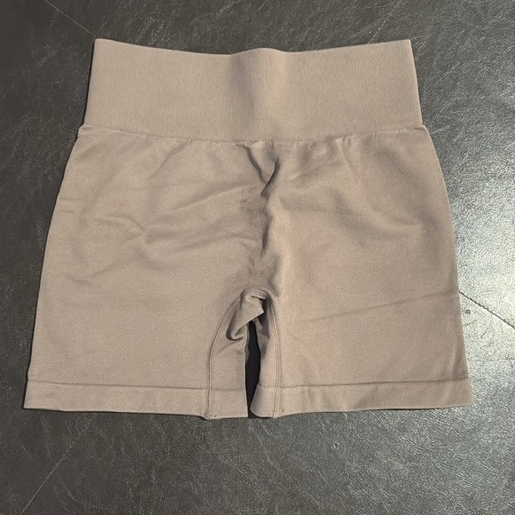 Shorts - Picture 4 of 8